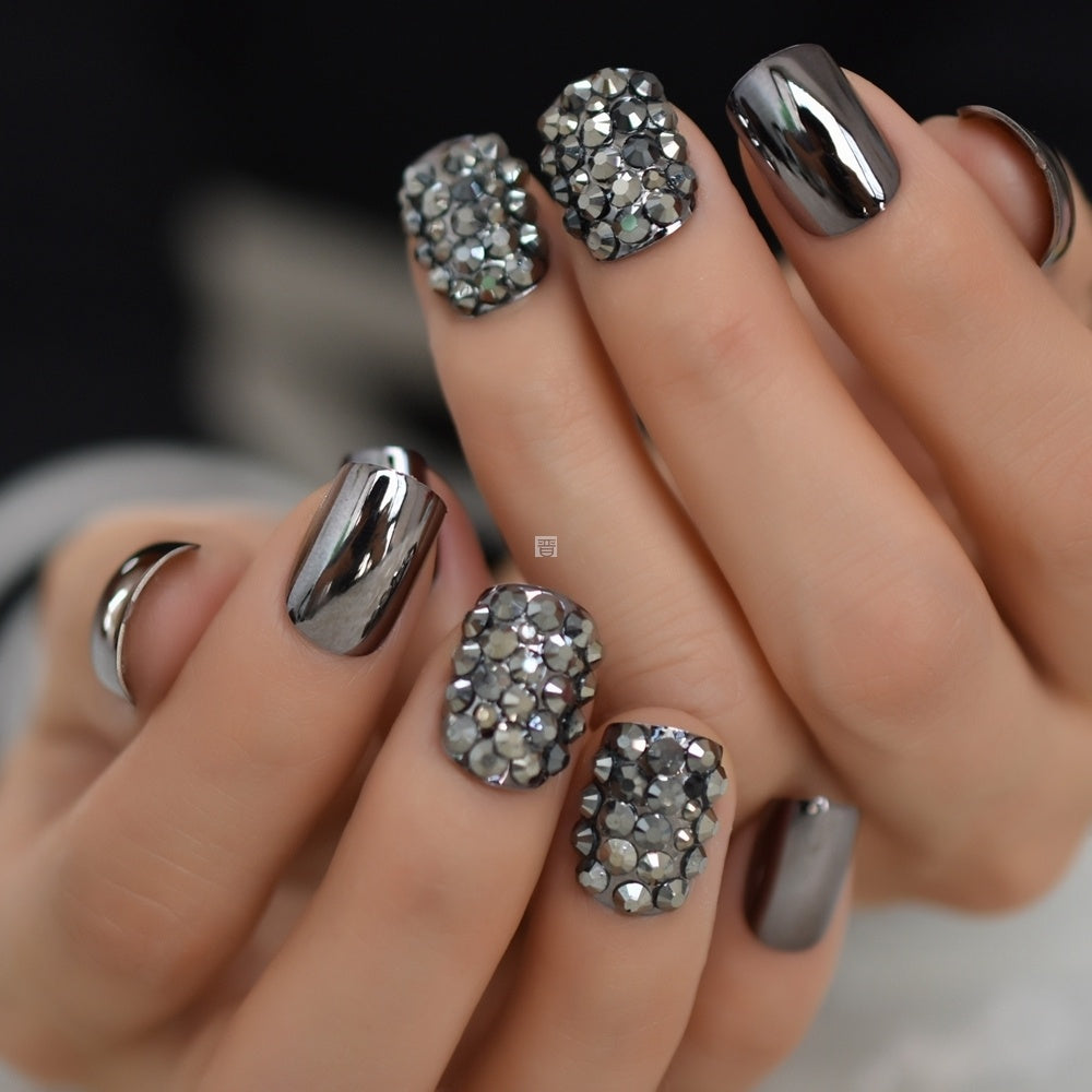 Metal Style Square Nails – Medium & Short for Everyday Wear